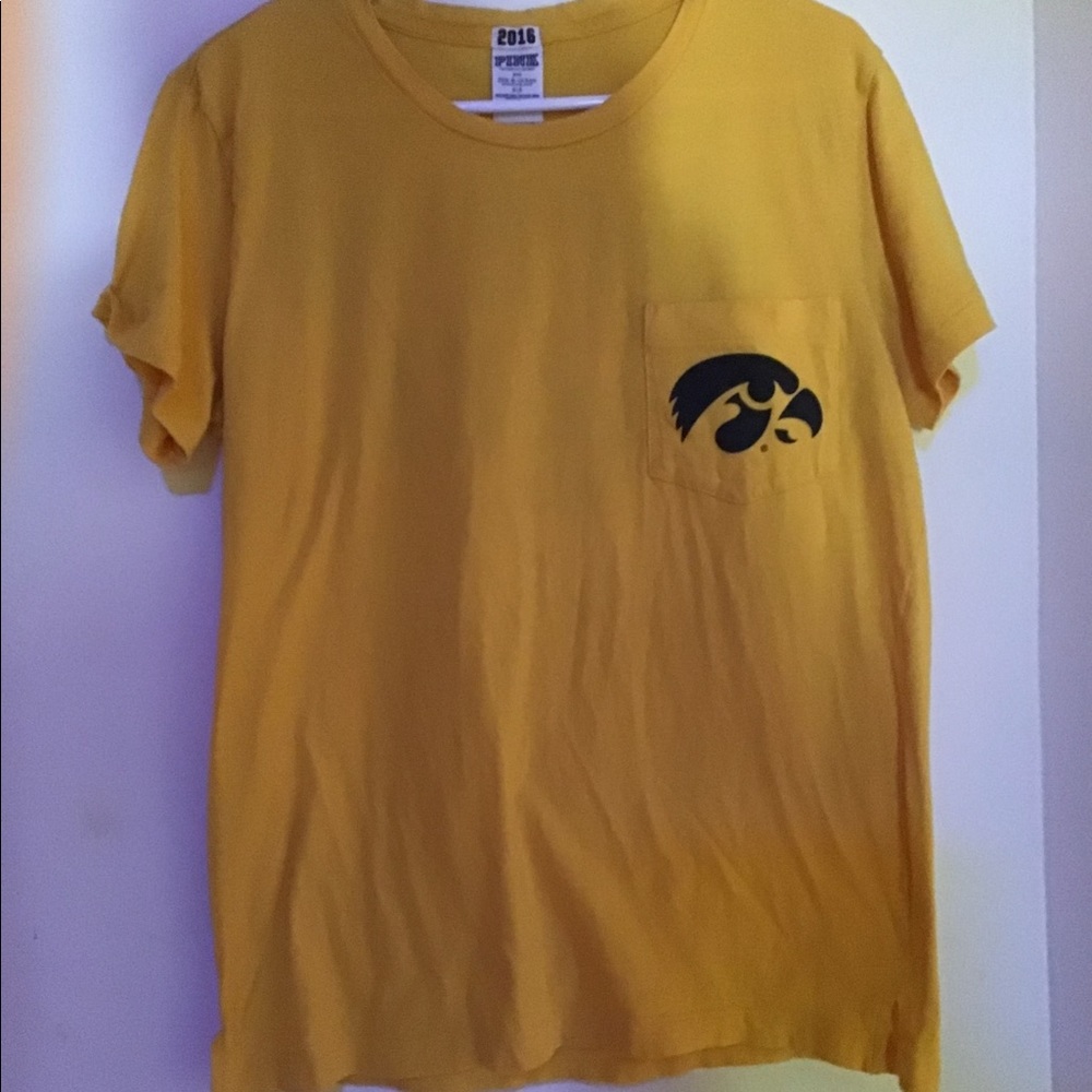 VS Pink Iowa Hawkeyes pocket T-shirt